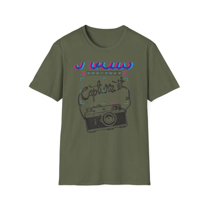 Focus & Capture It Vintage Camera T-Shirt | Retro Photography Enthusiast Tee | Unique Photographer Gift