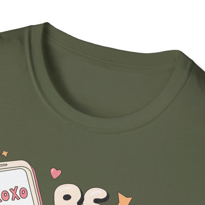 Adorable Y2K "XOXO Be Mine" Flip Phone T-Shirt | Nostalgic Retro Love Tee for Valentine's & Everyday Chic