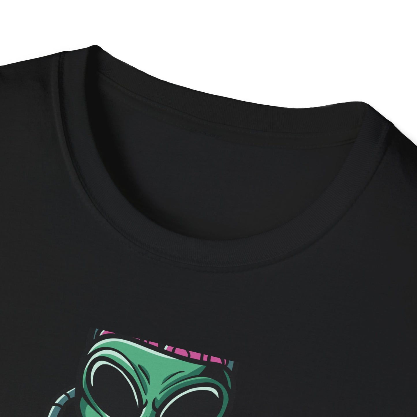 Unleash Chaos! Epic Alien Attack T-Shirt - Exposed Brain & Shotgun Sci-Fi Graphic Tee for Edgy Fans & Gamers. Bold & Unique!