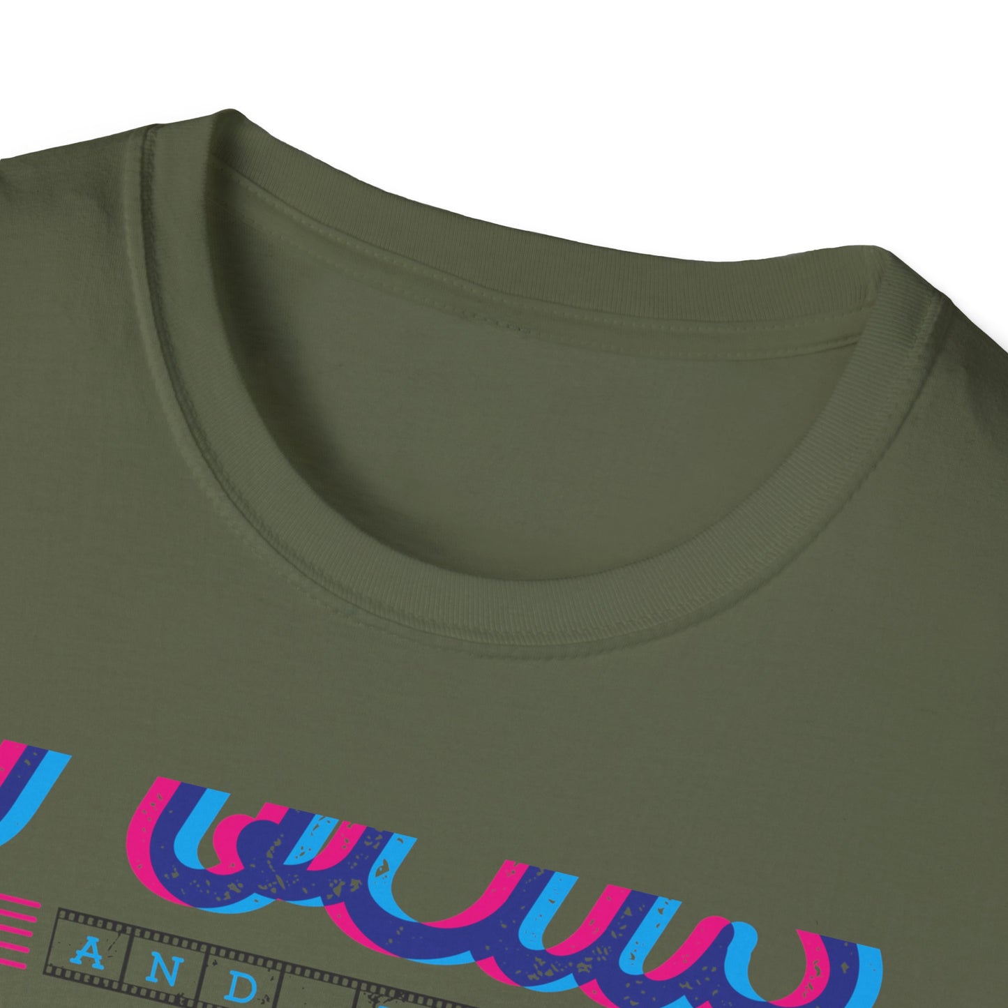 Focus & Capture It Vintage Camera T-Shirt | Retro Photography Enthusiast Tee | Unique Photographer Gift